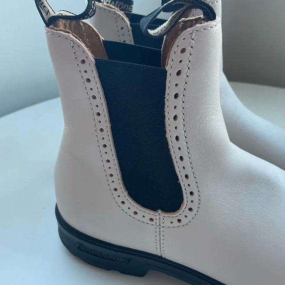 Blundstone Cream Ankle Boots - Picture 4 of 16